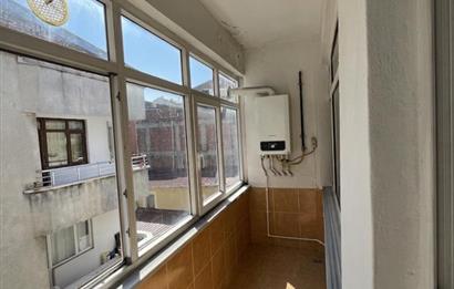 CENTURY21'DEN KARŞIYAKADA KİRALIK 2+1 DAİRE..