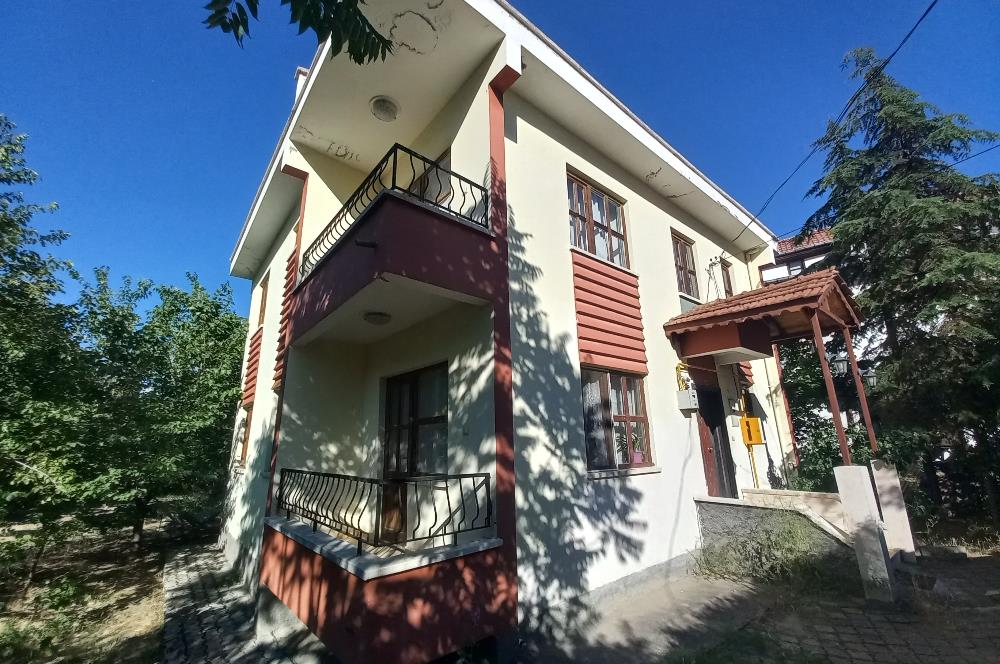712 m2 ARSA ve MEYVE AĞAÇLARI İÇİNDE 3+1,140m2,DOĞALGAZ KOMBİLİ