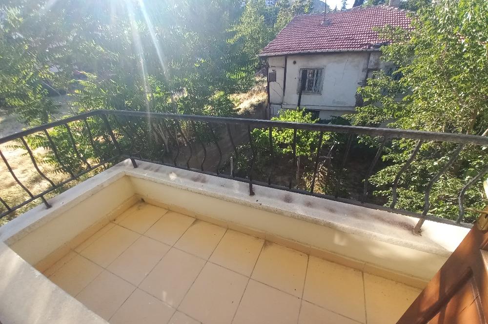 712 m2 ARSA ve MEYVE AĞAÇLARI İÇİNDE 3+1,140m2,DOĞALGAZ KOMBİLİ