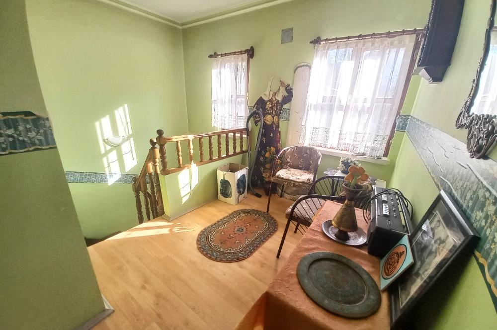 712 m2 ARSA ve MEYVE AĞAÇLARI İÇİNDE 3+1,140m2,DOĞALGAZ KOMBİLİ