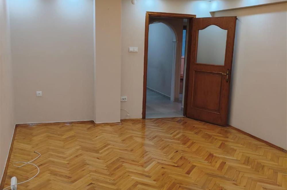 ATATÜRK MAHALLESİNDE İÇİ YAPILMIŞ 3+1 GENİŞ DAİRE