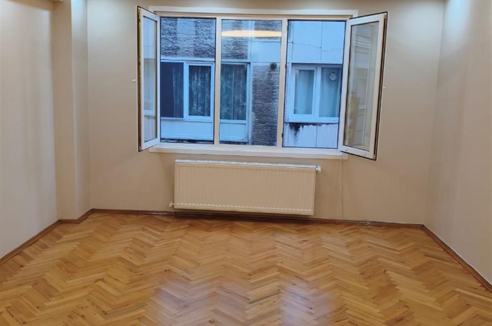 ATATÜRK MAHALLESİNDE İÇİ YAPILMIŞ 3+1 GENİŞ DAİRE