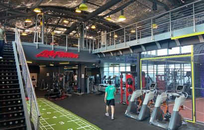 Bankadan Satılık Spor Salonu Kiracılı AVM Katı