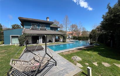 Zekeriyaköy Yaprak Mahallesi'nde Köşe Konumlu Satılık Konak 