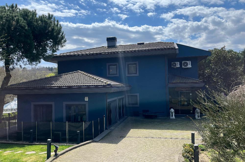 Zekeriyaköy Yaprak Mahallesi'nde Köşe Konumlu Satılık Konak 