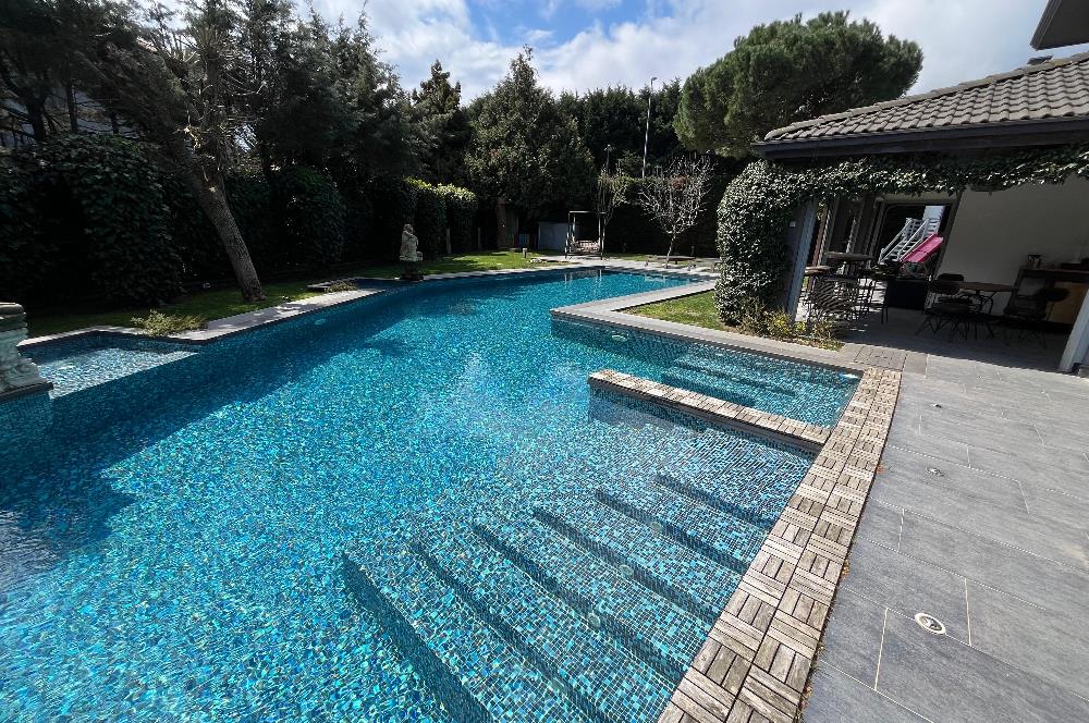 Zekeriyaköy Yaprak Mahallesi'nde Köşe Konumlu Satılık Konak 