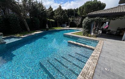 Zekeriyaköy Yaprak Mahallesi'nde Köşe Konumlu Satılık Konak 