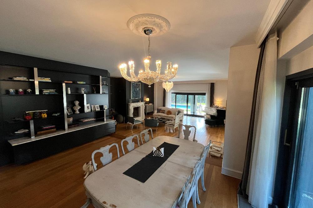 Zekeriyaköy Yaprak Mahallesi'nde Köşe Konumlu Satılık Konak 