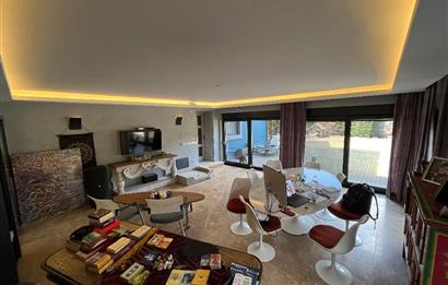 Zekeriyaköy Yaprak Mahallesi'nde Köşe Konumlu Satılık Konak 