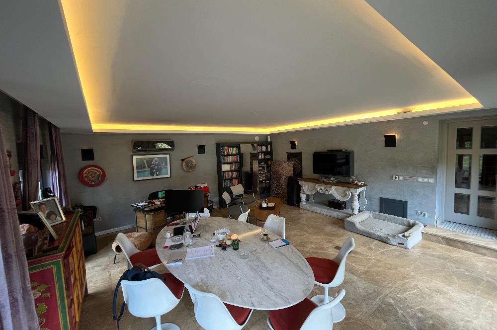 Zekeriyaköy Yaprak Mahallesi'nde Köşe Konumlu Satılık Konak 