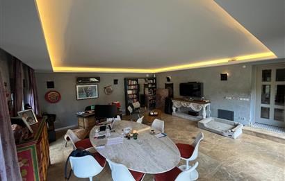 Zekeriyaköy Yaprak Mahallesi'nde Köşe Konumlu Satılık Konak 