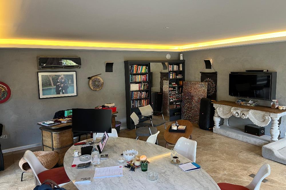 Zekeriyaköy Yaprak Mahallesi'nde Köşe Konumlu Satılık Konak 