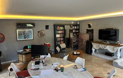 Zekeriyaköy Yaprak Mahallesi'nde Köşe Konumlu Satılık Konak 