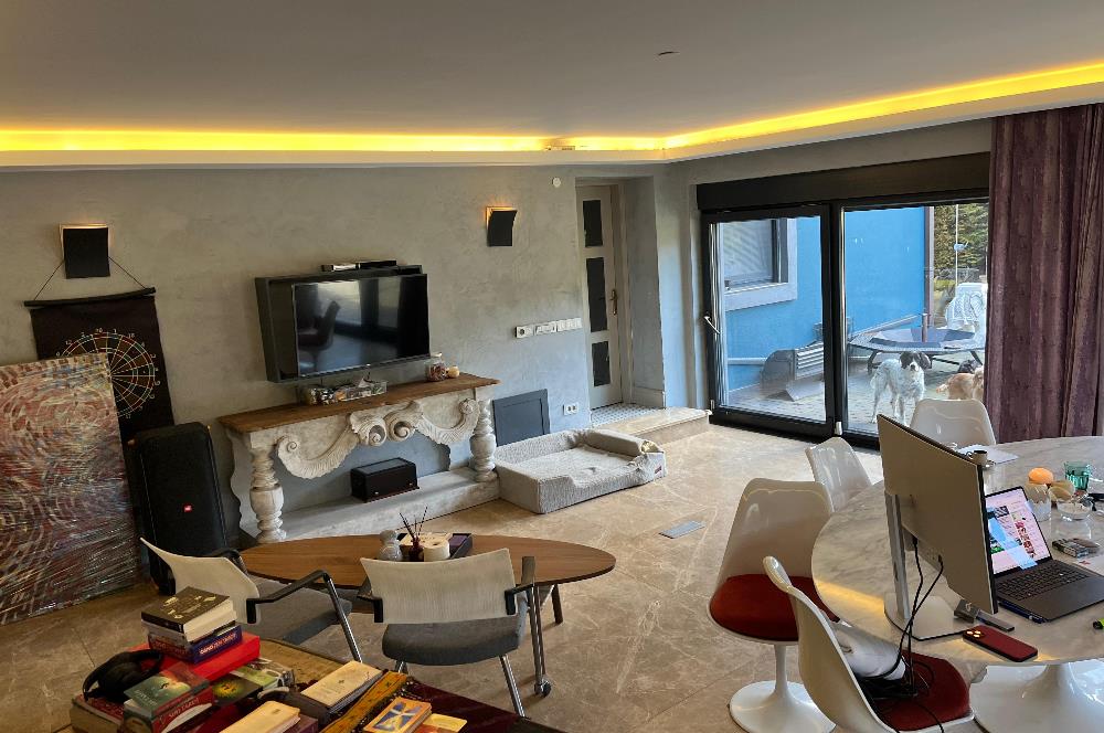 Zekeriyaköy Yaprak Mahallesi'nde Köşe Konumlu Satılık Konak 