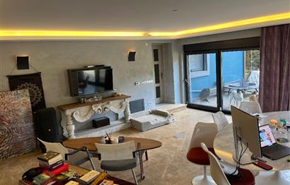 Zekeriyaköy Yaprak Mahallesi'nde Köşe Konumlu Satılık Konak 