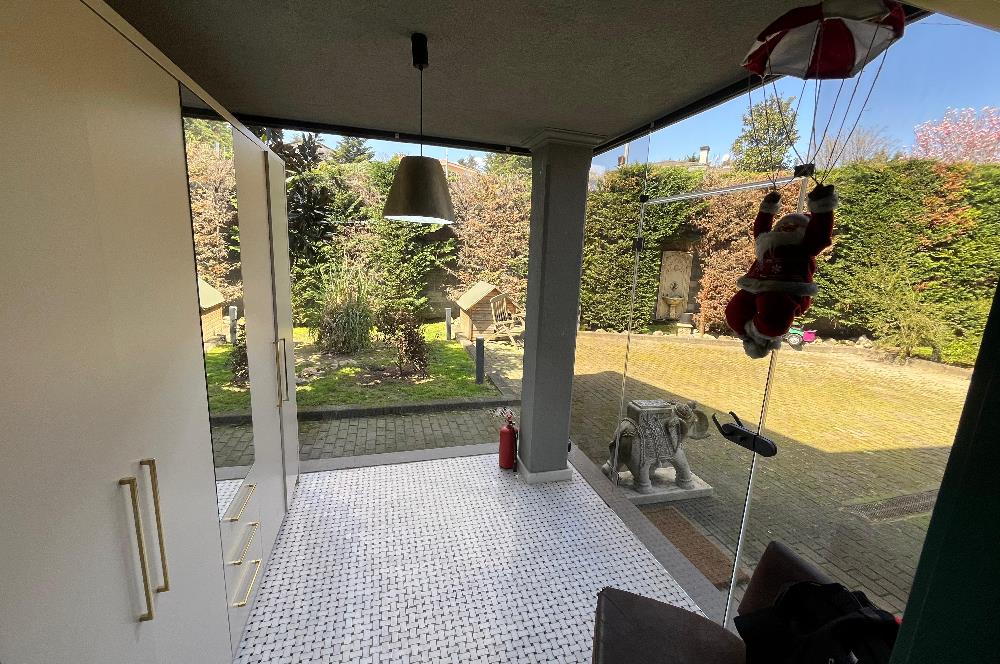 Zekeriyaköy Yaprak Mahallesi'nde Köşe Konumlu Satılık Konak 