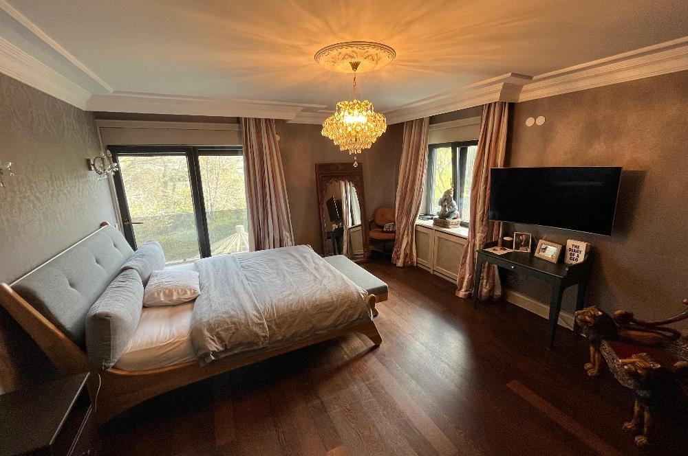 Zekeriyaköy Yaprak Mahallesi'nde Köşe Konumlu Satılık Konak 