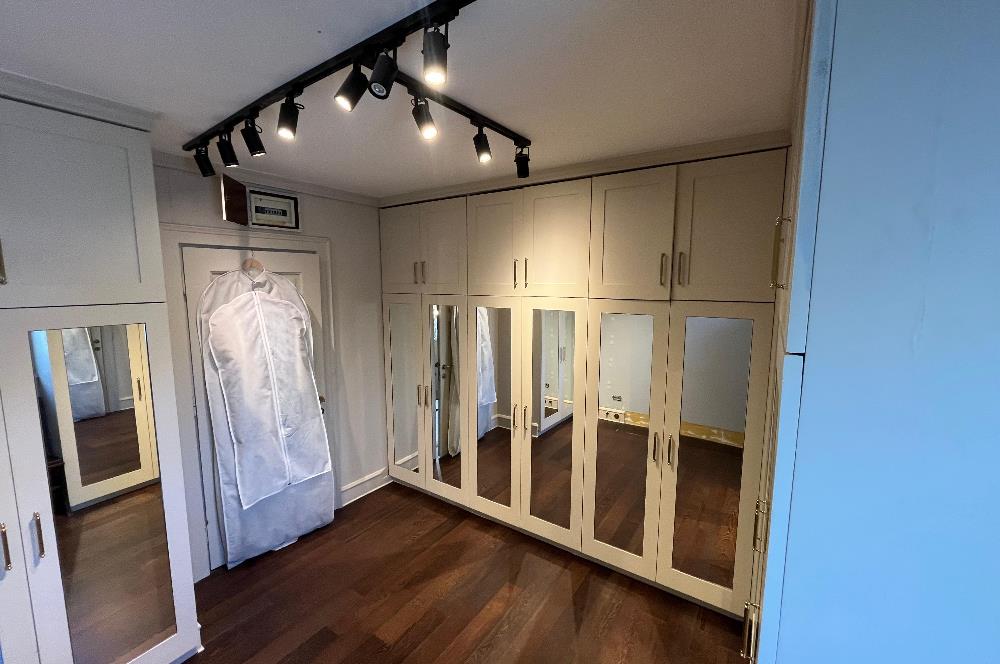 Zekeriyaköy Yaprak Mahallesi'nde Köşe Konumlu Satılık Konak 