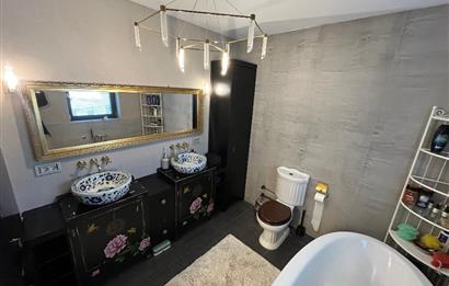 Zekeriyaköy Yaprak Mahallesi'nde Köşe Konumlu Satılık Konak 