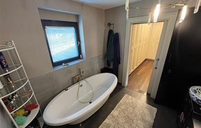 Zekeriyaköy Yaprak Mahallesi'nde Köşe Konumlu Satılık Konak 