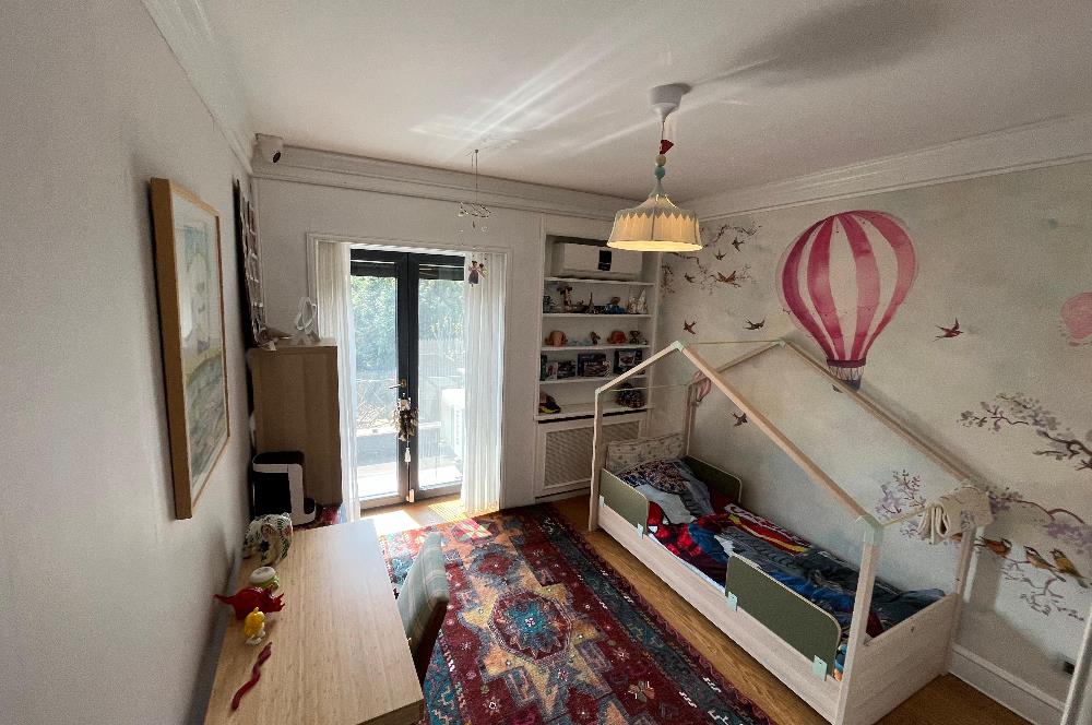 Zekeriyaköy Yaprak Mahallesi'nde Köşe Konumlu Satılık Konak 