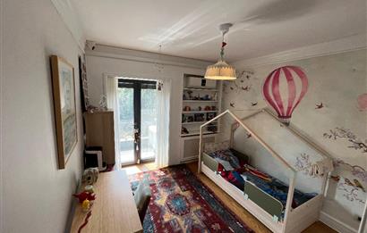 Zekeriyaköy Yaprak Mahallesi'nde Köşe Konumlu Satılık Konak 