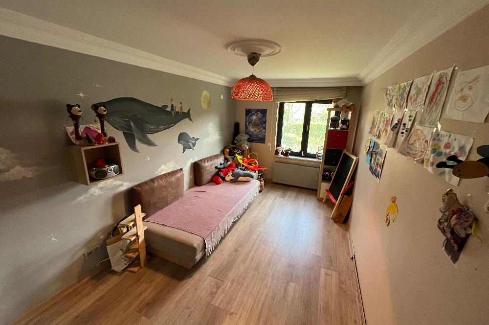 Zekeriyaköy Yaprak Mahallesi'nde Köşe Konumlu Satılık Konak 