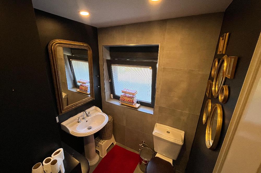 Zekeriyaköy Yaprak Mahallesi'nde Köşe Konumlu Satılık Konak 