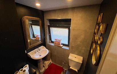 Zekeriyaköy Yaprak Mahallesi'nde Köşe Konumlu Satılık Konak 