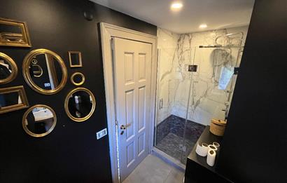 Zekeriyaköy Yaprak Mahallesi'nde Köşe Konumlu Satılık Konak 