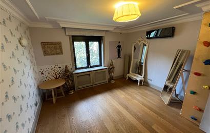 Zekeriyaköy Yaprak Mahallesi'nde Köşe Konumlu Satılık Konak 