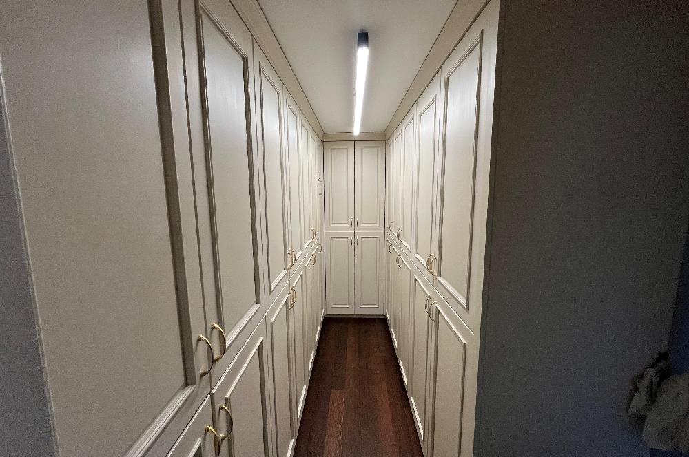 Zekeriyaköy Yaprak Mahallesi'nde Köşe Konumlu Satılık Konak 