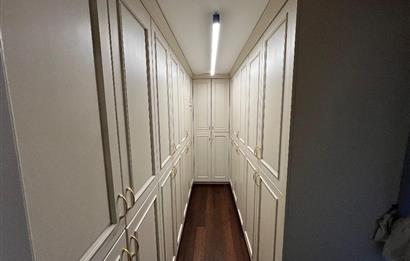 Zekeriyaköy Yaprak Mahallesi'nde Köşe Konumlu Satılık Konak 