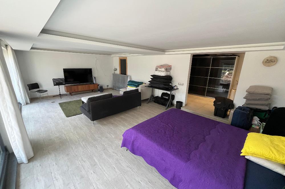 Zekeriyaköy Yaprak Mahallesi'nde Köşe Konumlu Satılık Konak 