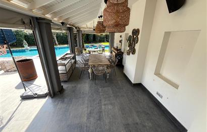 Zekeriyaköy Yaprak Mahallesi'nde Köşe Konumlu Satılık Konak 