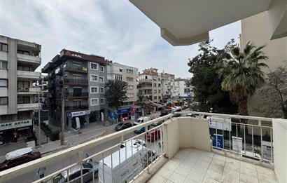 Karşıyaka Bahçelievler'de Cadde Üzeri 3+1 Kiralık  Daire 