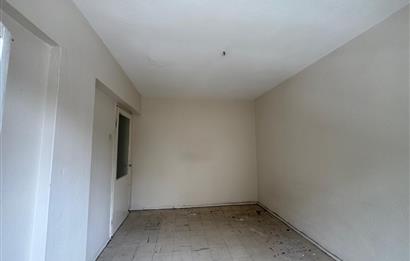 Karşıyaka Bahçelievler'de Cadde Üzeri 3+1 Kiralık  Daire 