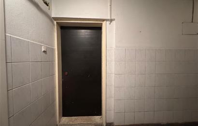 Karşıyaka Bahçelievler'de Cadde Üzeri 3+1 Kiralık  Daire 