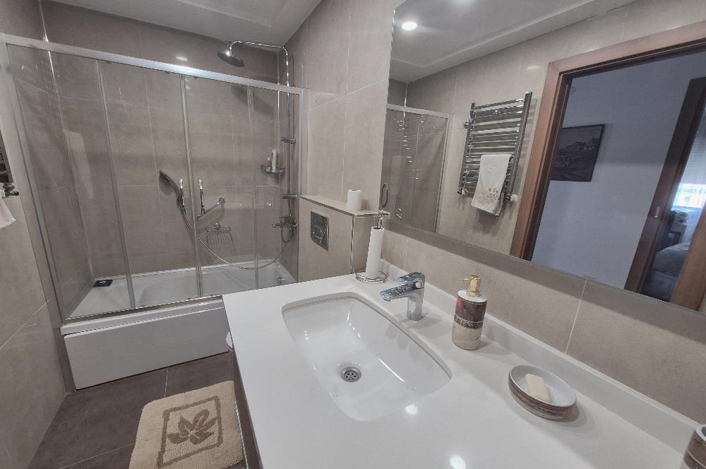 Suadiye'de Cadde'ye Marmaray'a Yakın, Bakımlı 3+1 Kiralık Daire