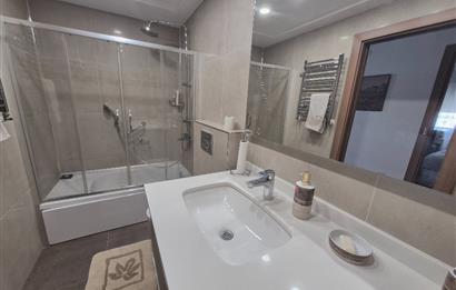 Suadiye'de Cadde'ye Marmaray'a Yakın, Bakımlı 3+1 Kiralık Daire