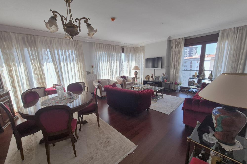 Suadiye'de Cadde'ye Marmaray'a Yakın, Bakımlı 3+1 Kiralık Daire