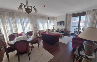 Suadiye'de Cadde'ye Marmaray'a Yakın, Bakımlı 3+1 Kiralık Daire