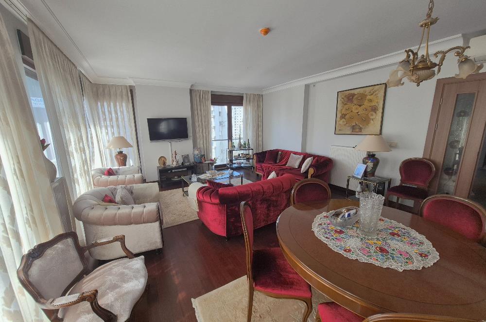 Suadiye'de Cadde'ye Marmaray'a Yakın, Bakımlı 3+1 Kiralık Daire