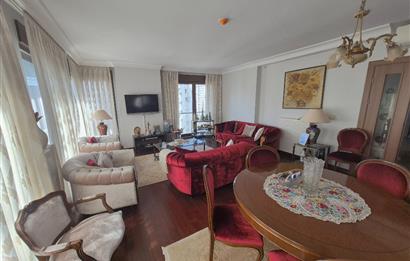 Suadiye'de Cadde'ye Marmaray'a Yakın, Bakımlı 3+1 Kiralık Daire