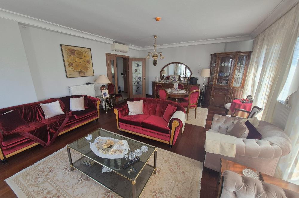 Suadiye'de Cadde'ye Marmaray'a Yakın, Bakımlı 3+1 Kiralık Daire