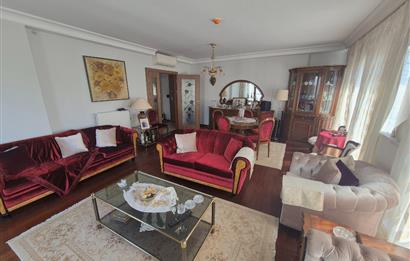 Suadiye'de Cadde'ye Marmaray'a Yakın, Bakımlı 3+1 Kiralık Daire