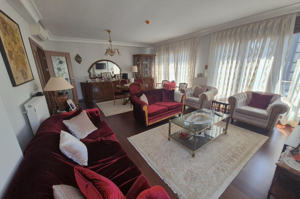 Suadiye'de Cadde'ye Marmaray'a Yakın, Bakımlı 3+1 Kiralık Daire