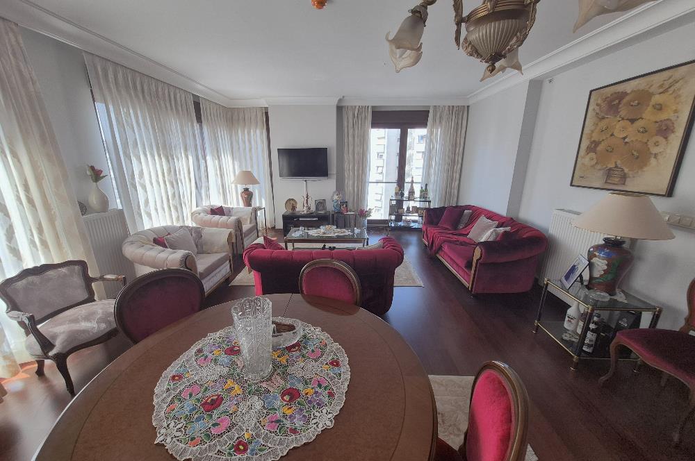 Suadiye'de Cadde'ye Marmaray'a Yakın, Bakımlı 3+1 Kiralık Daire