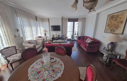 Suadiye'de Cadde'ye Marmaray'a Yakın, Bakımlı 3+1 Kiralık Daire