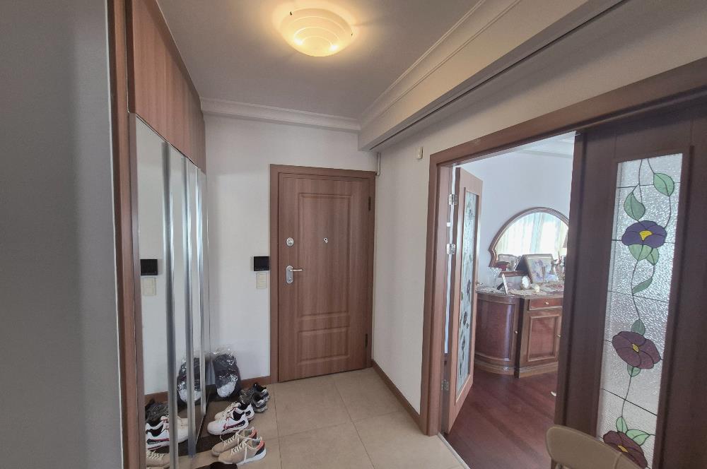 Suadiye'de Cadde'ye Marmaray'a Yakın, Bakımlı 3+1 Kiralık Daire